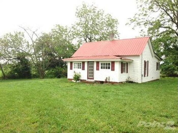 Primary Photo - Great 2 bedroom, 1 bath home in Marionvill...