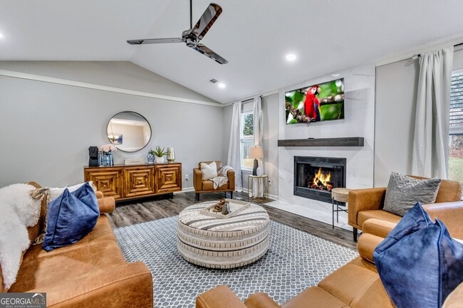 Building Photo - 10960 Morning Dove Dr