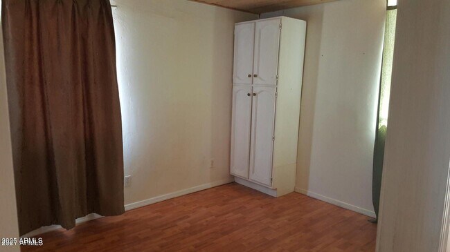 Foto del edificio - 2317 N Mitchell St