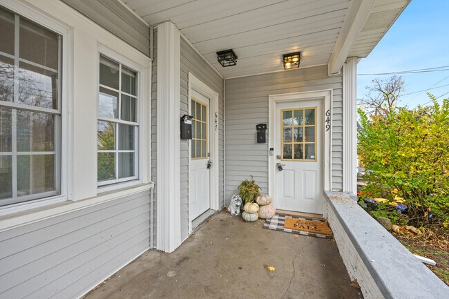 Foto del edificio - 647 Fairview Ave NE