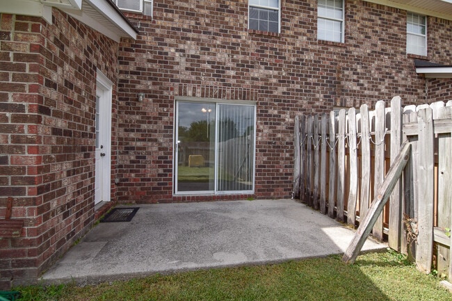 Foto del edificio - 105 Sandlewood Dr