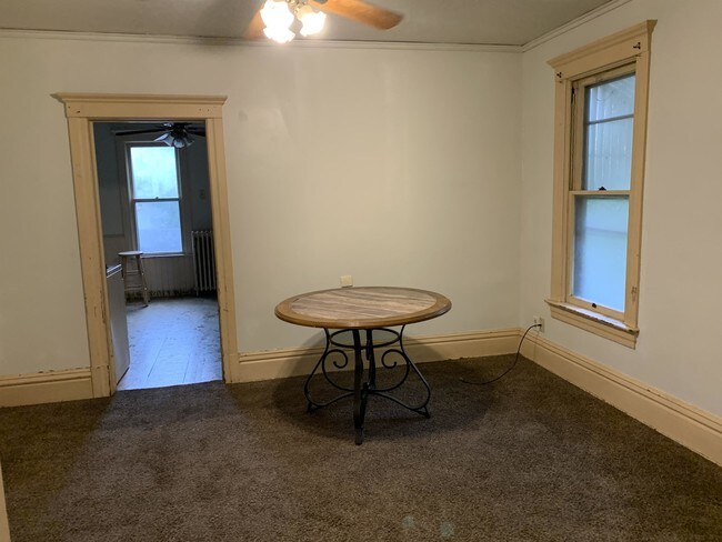 Foto del edificio - 674 Jessamine Ave E