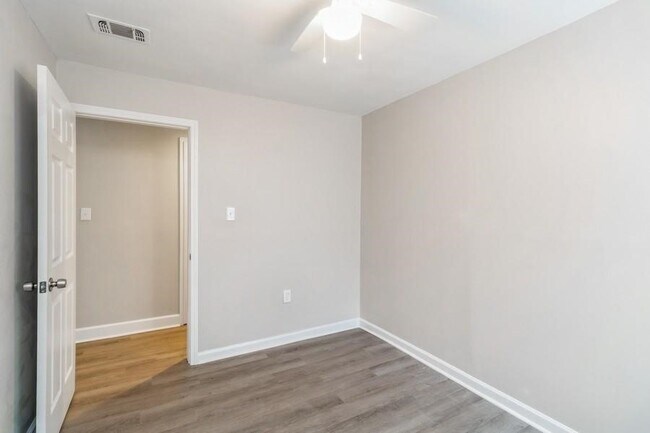 Building Photo - 1770 Rogers Ave SW