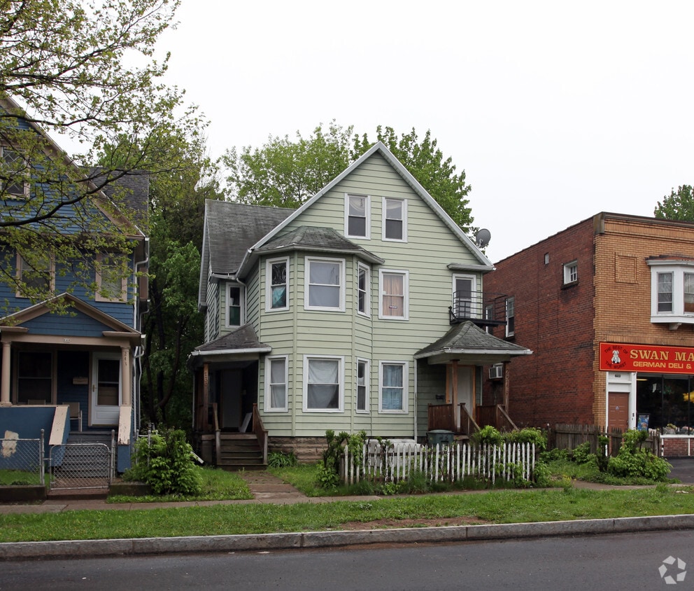 Primary Photo - 237-239 Parsells Ave
