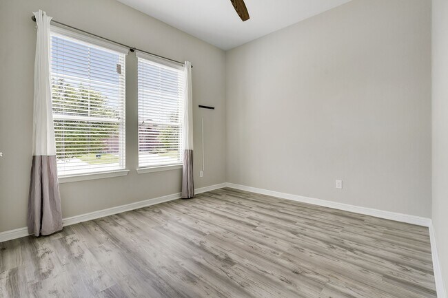 Foto del edificio - 1513 Canary Ln