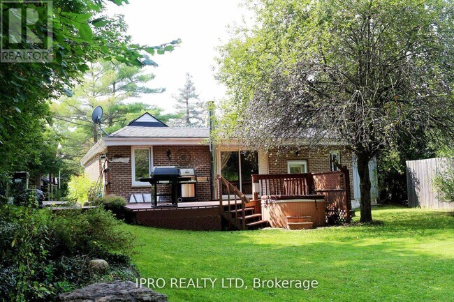 Photo du bâtiment - 11 Maple Ln