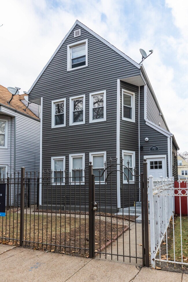 Building Photo - 2923 N Avers Ave