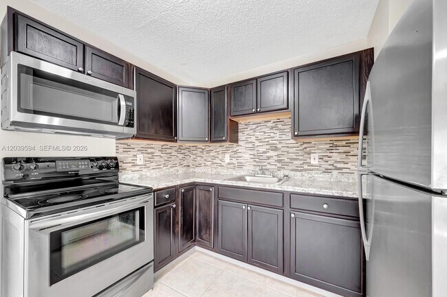 Building Photo - 2610 Riverland Dr
