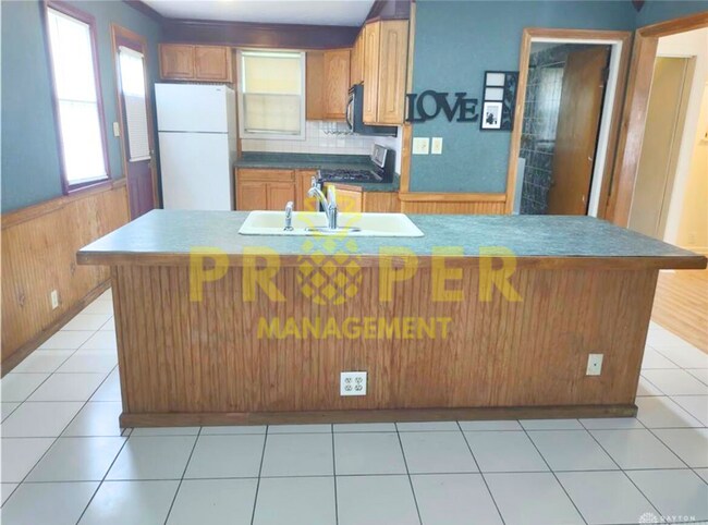 Building Photo - 53 E Parkwood Dr
