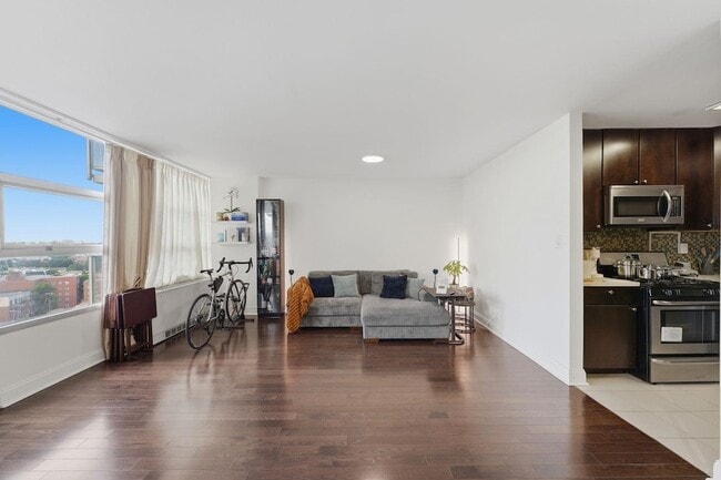 Foto del edificio - 6050 JFK Blvd E