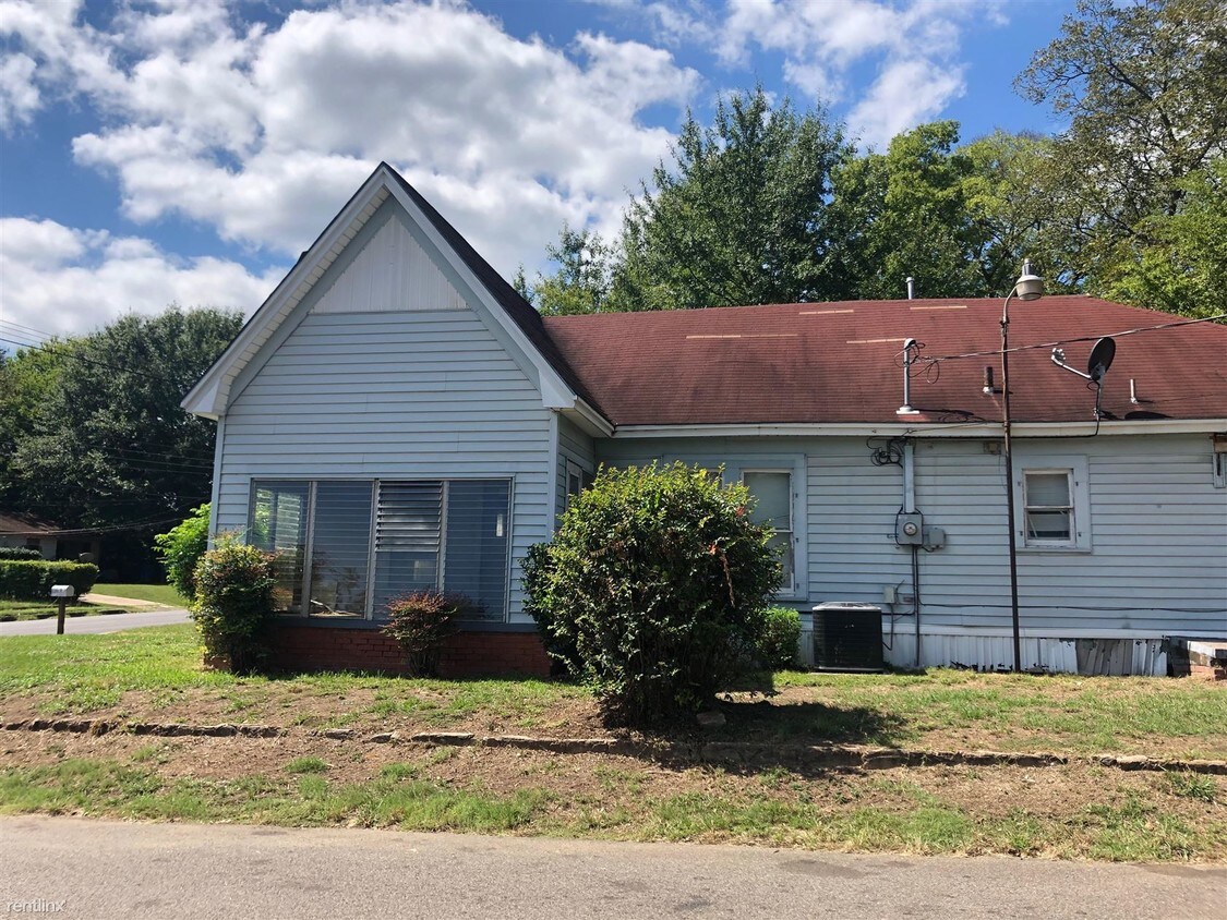 Primary Photo - 4 br, 1 bath House - 1901 University Ave