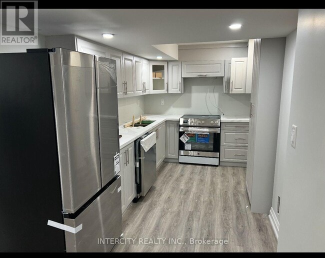 Building Photo - 299 Fleetwood Dr