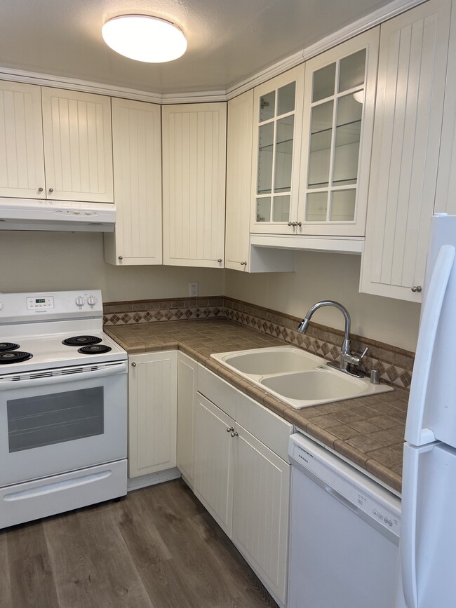 Kitchen - 108 N Prospect Ave