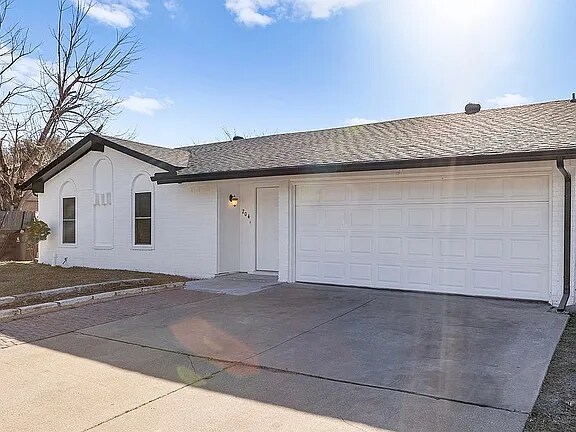 Foto del edificio - 204 Pebblebrook St