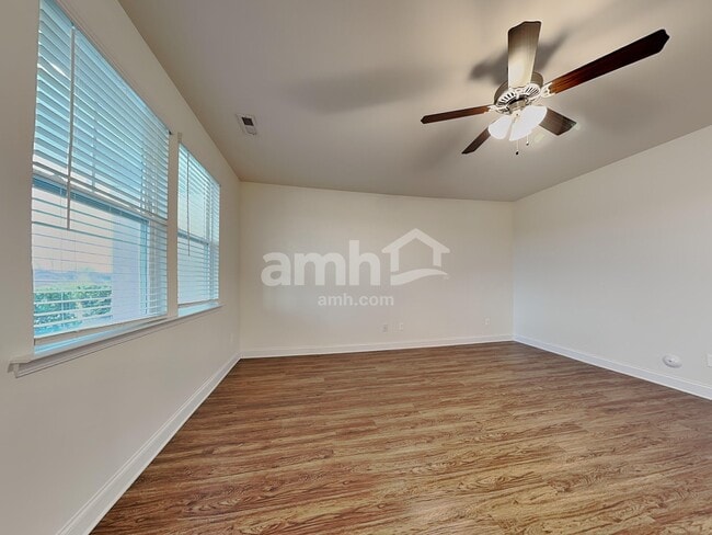 Building Photo - 2341 Cove Ct