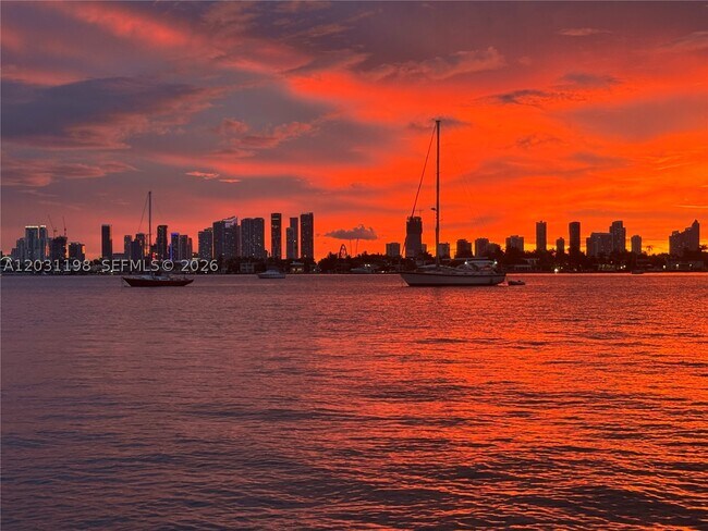 Foto del edificio - 1500 Bay Dr E