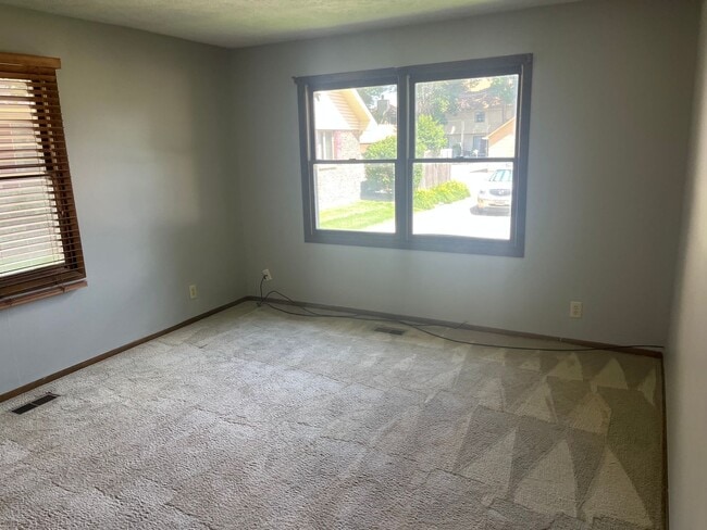 Building Photo - New listing!