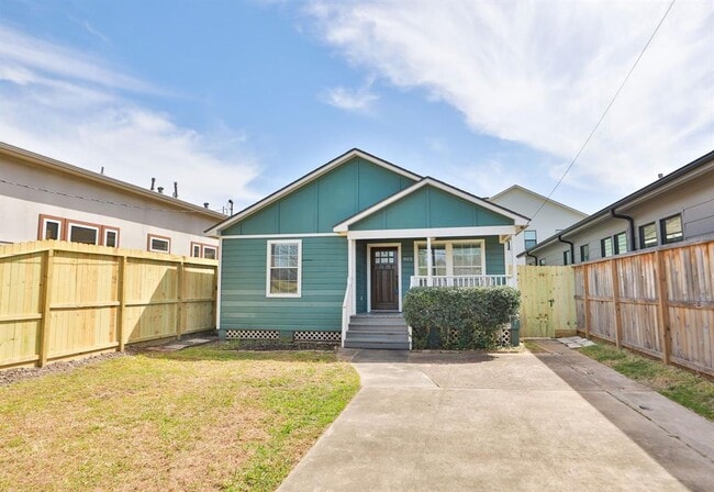 Building Photo - 905 Kern St
