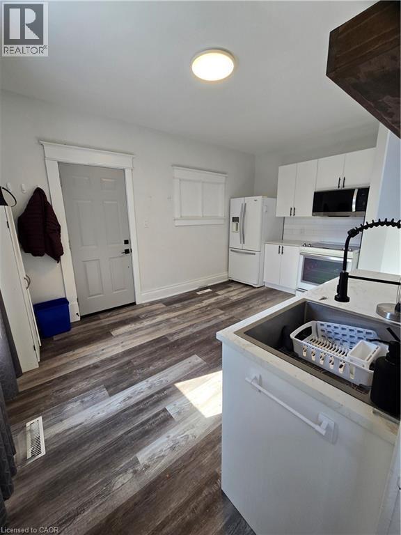 Photo du bâtiment - 90 Kent St S