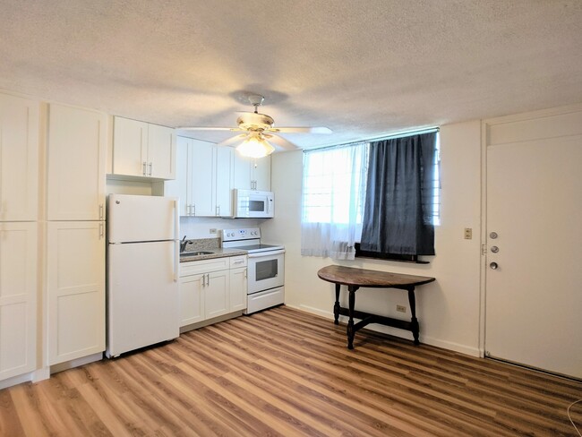 Building Photo - Partly Furnished 1-Bedroom 1 Bath with No ...