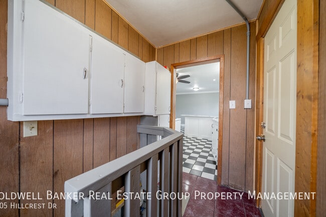 Building Photo - 1205 Hillcrest Dr