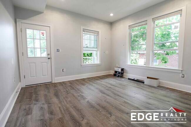 Building Photo - 144 Franklin St