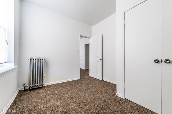 Building Photo - 2 br, 1 bath Apartment - 500 S Laramie Ave