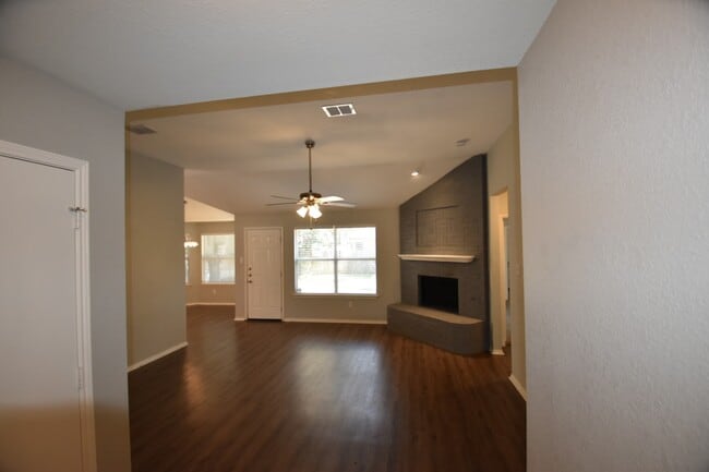 Building Photo - 1105 Whistle Stop Dr