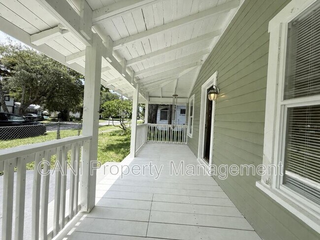 Building Photo - 140 Kingston Ave