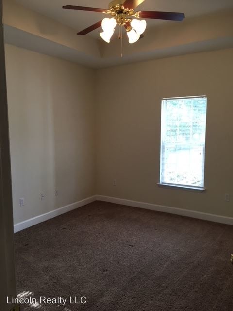 Building Photo - 3236 Oak Garden Dr