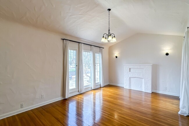Building Photo - 650 Maltman Ave