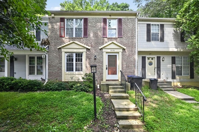 Photo - Well maintained, Bright & Spacious 3 BR/3.5 BA Townhome w/ Parking & Private patio - Pets Welcome!