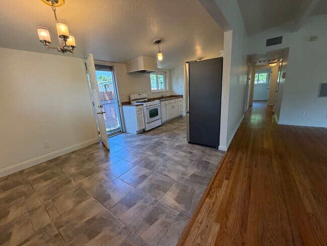 Foto del edificio - Adorable 3 bedroom 2 bath bungalow in Rosemont
