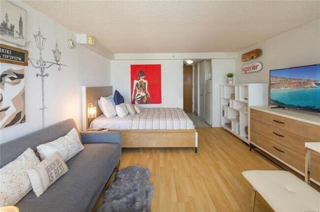 Building Photo - Island Colony furnished studio