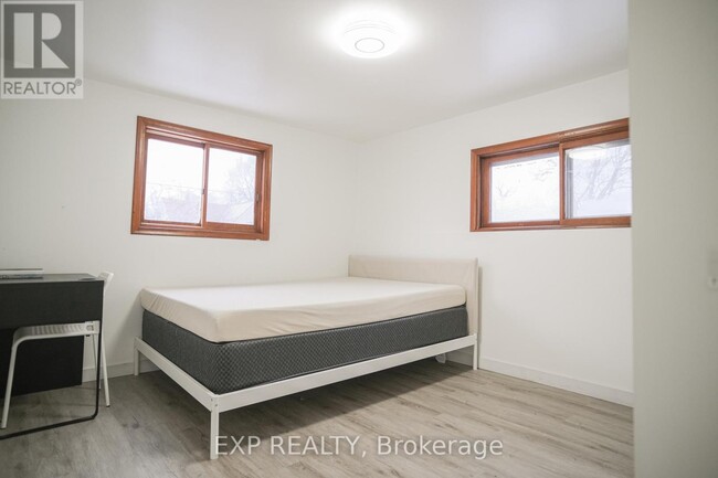 Photo du bâtiment - 6156 Barker St