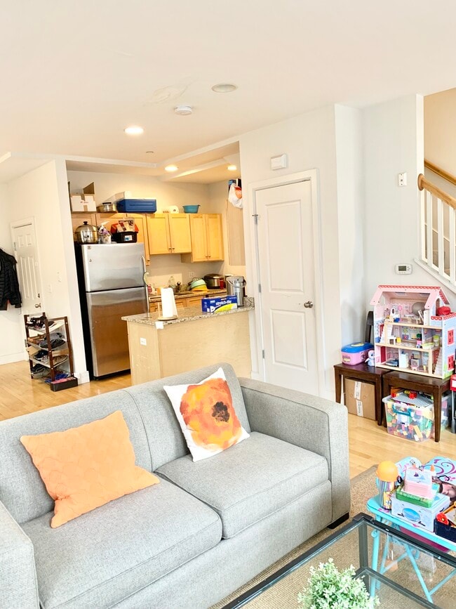 Building Photo - 113 2nd St