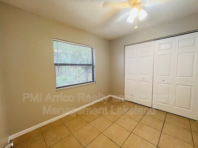 Foto del edificio - 1017 Caroline Ave