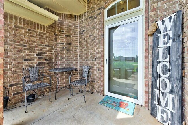 Building Photo - NOVEMBER RENT FREE + 4 Bedroom Home in Pie...