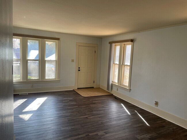 Foto del edificio - 423 W 23rd St