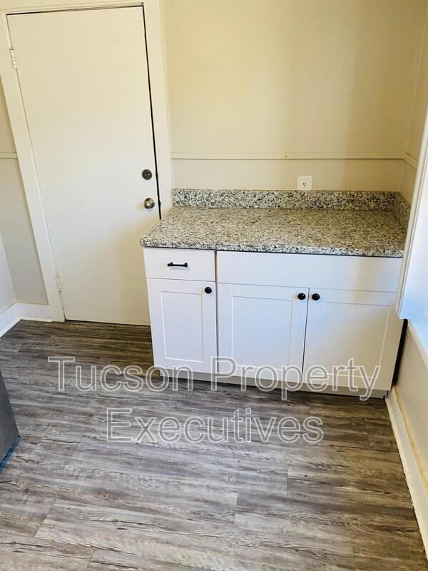 Foto del edificio - 2632 N Stone Ave