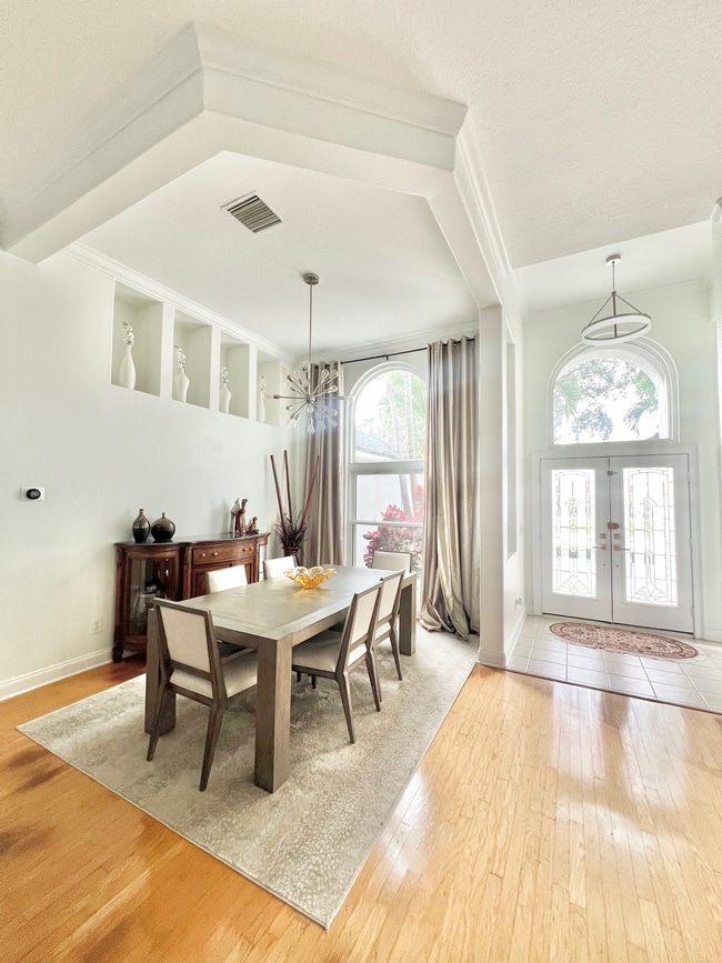 Building Photo - 515 Somerhill Dr NE