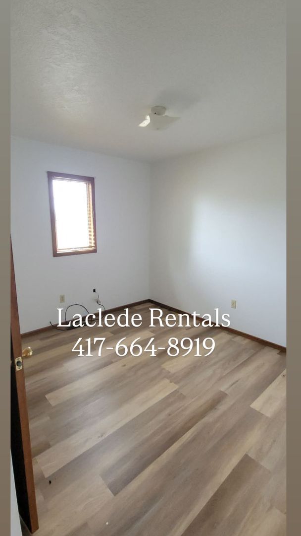 Building Photo - 2 bed 1 bath apt for rent