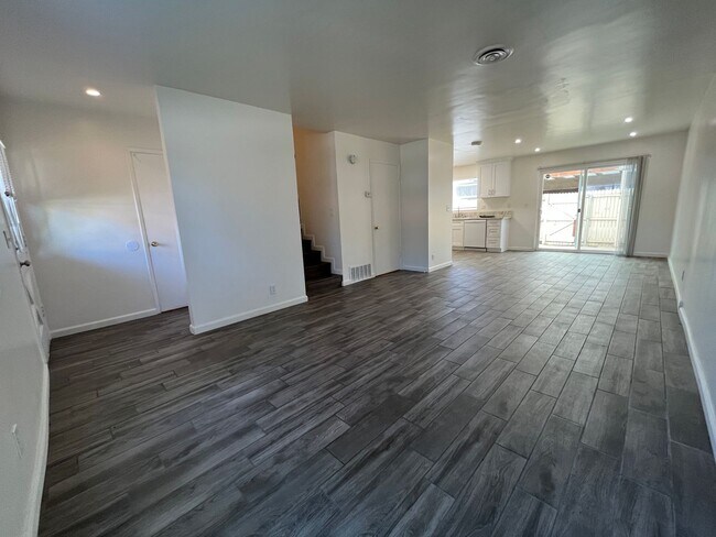 Foto del edificio - Lovely 3 Bedroom 1.5 Bath Condo