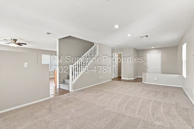 Foto del edificio - NW!!! 4 Bedrooms 2.5 bathrooms!!! New carpet Upstairs!! All tile Down stairs!!! Covered Patio in ...