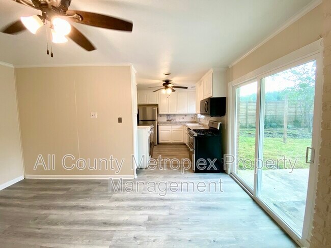 Building Photo - 13932 Pyramid Dr