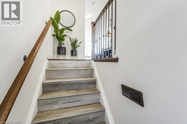 Photo du bâtiment - 2362 Treversh Common