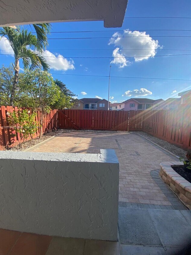 Foto principal - 1725 W 60th St