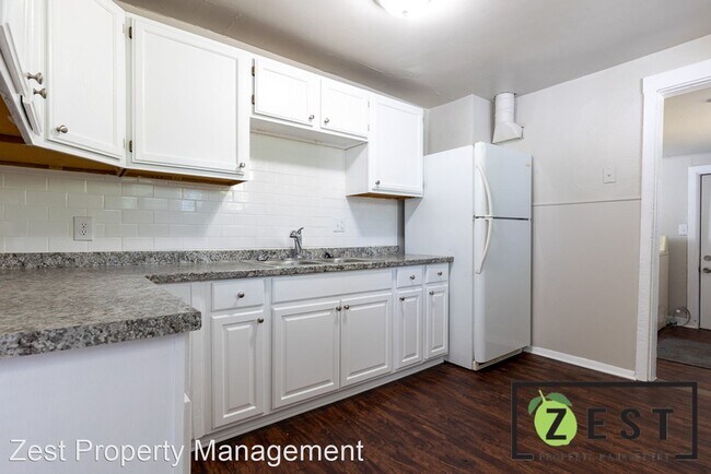 Building Photo - 2 br, 1 bath House - 512 E BRICKLEY Avenue
