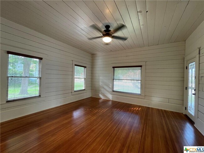 Building Photo - 215 N Johnson Ave