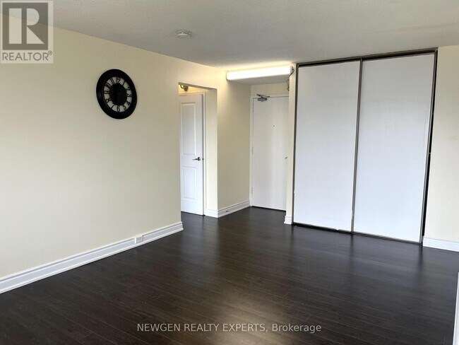 Building Photo - 507-10-610 Sunny Glenway
